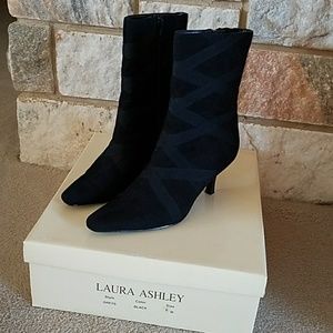 Laura Ashley size 6 black suede ribbon boots